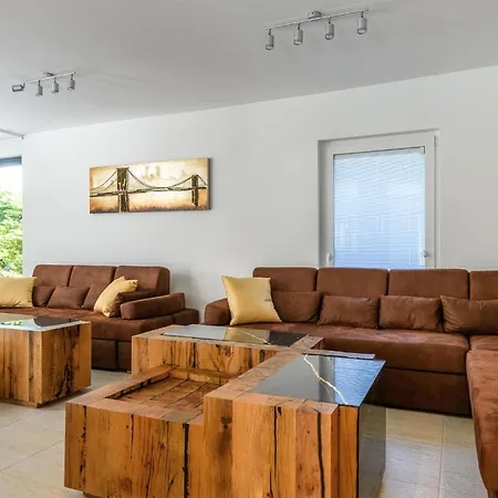Holiday home 4 Bedroom Stunning In Fazana