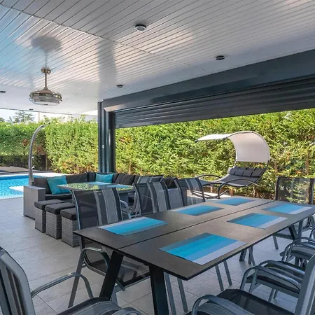 4 Bedroom Stunning In *