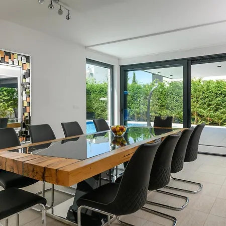 4 Bedroom Stunning In