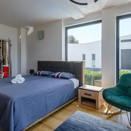 4 Bedroom Stunning In Holiday home *